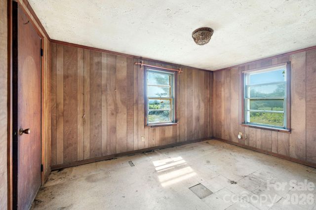 86 Sterling Drive, Mills River, NC 28759