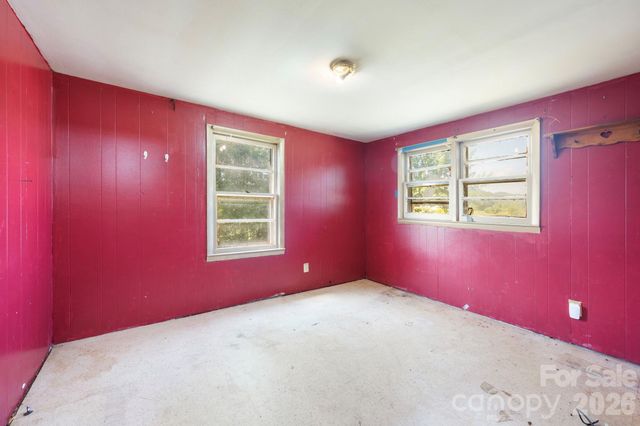 86 Sterling Drive, Mills River, NC 28759