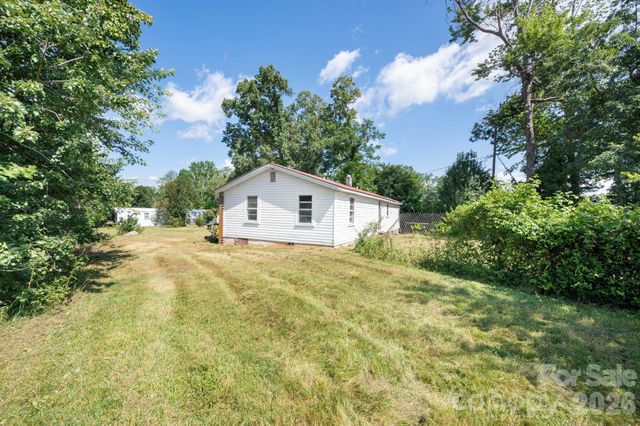 86 Sterling Drive, Mills River, NC 28759