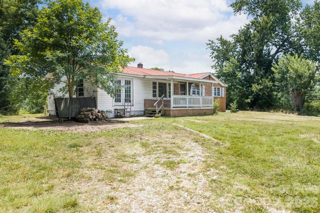 86 Sterling Drive, Mills River, NC 28759