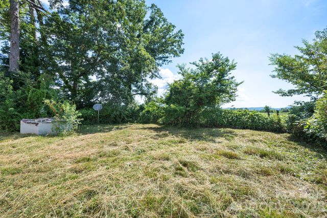 86 Sterling Drive, Mills River, NC 28759