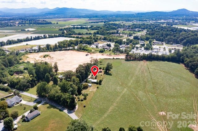 86 Sterling Drive, Mills River, NC 28759
