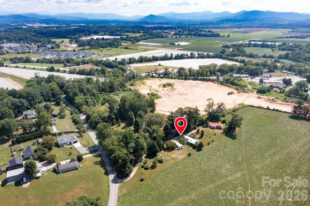 86 Sterling Drive, Mills River, NC 28759