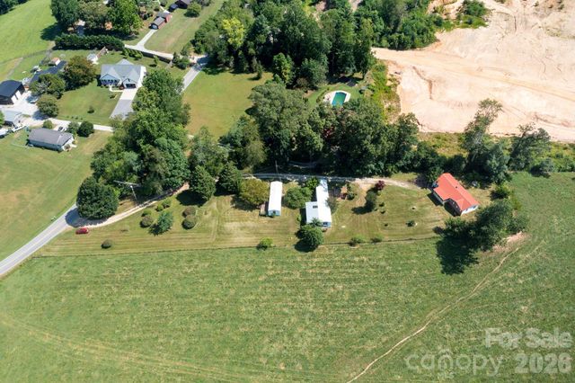 86 Sterling Drive, Mills River, NC 28759