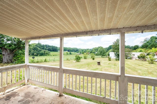 86 Sterling Drive, Mills River, NC 28759