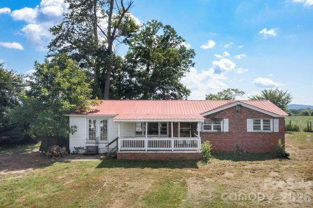 86 Sterling Drive, Mills River, NC 28759