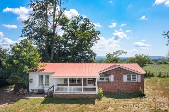 86 Sterling Drive, Mills River, NC 28759