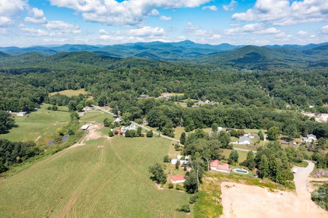 86 Sterling Drive, Mills River, NC 28759