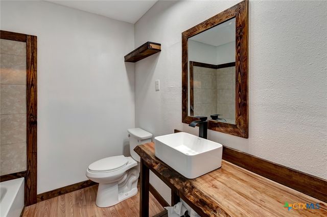2901 Lone Tree, Victoria, TX 77901