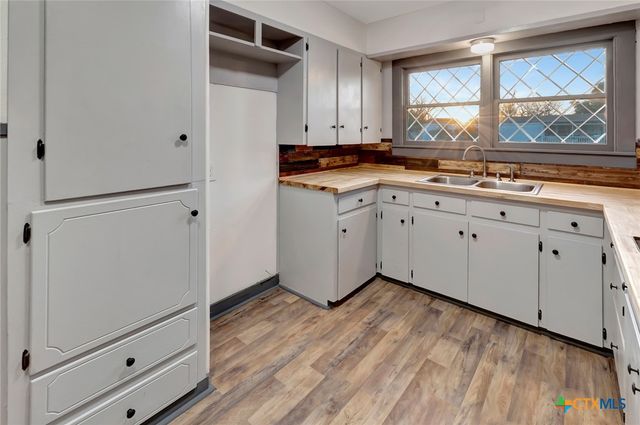 2901 Lone Tree, Victoria, TX 77901