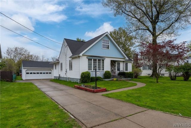 30 Woodbine Avenue, West Seneca, NY 14224