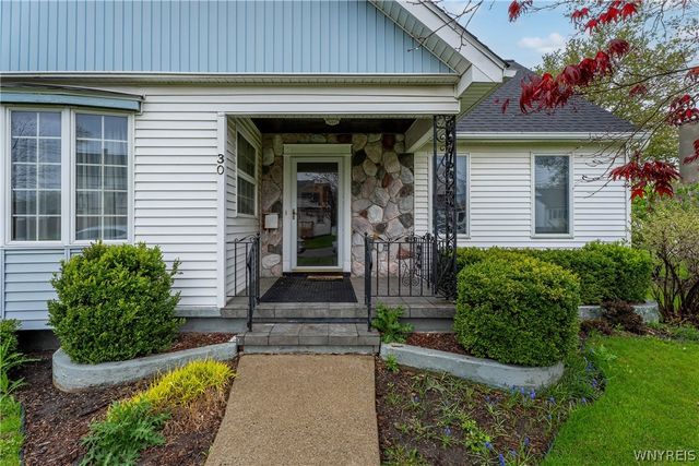 30 Woodbine Avenue, West Seneca, NY 14224