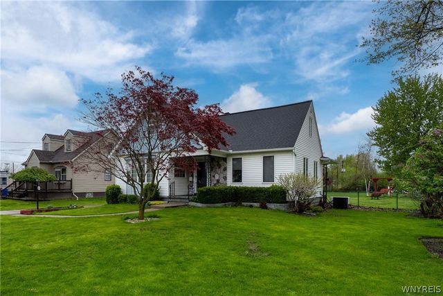 30 Woodbine Avenue, West Seneca, NY 14224