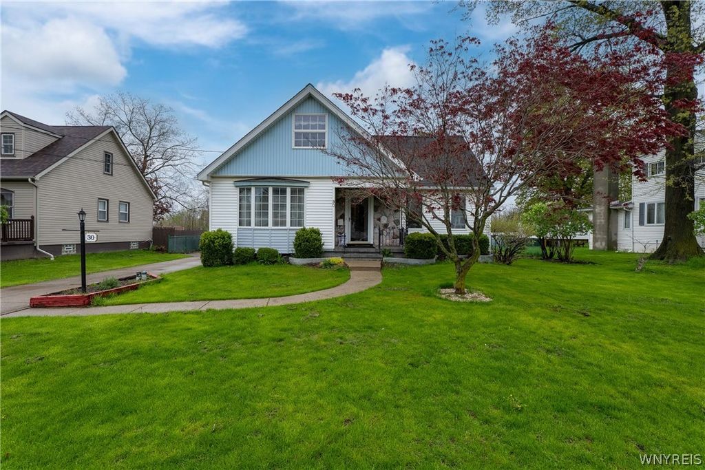 30 Woodbine Avenue, West Seneca, NY 14224