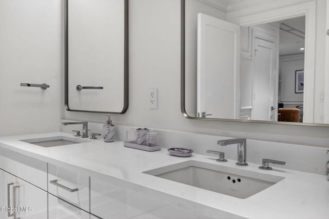 19 Washington Street 260 N, Saratoga Springs, Inside, NY 12866