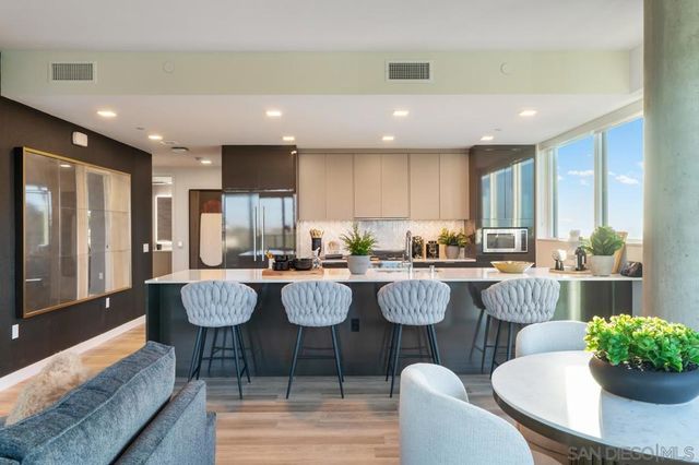 525 Olive 1806, San Diego, CA 92103