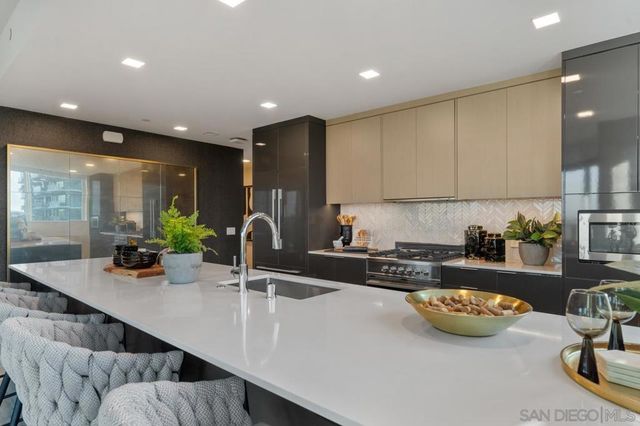 525 Olive 1806, San Diego, CA 92103