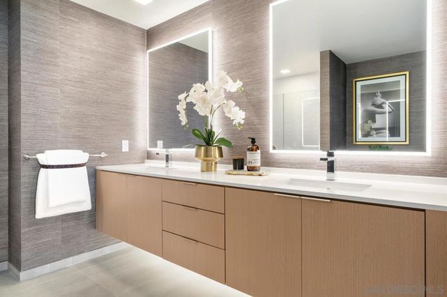 525 Olive 1806, San Diego, CA 92103