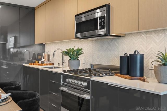 525 Olive 1806, San Diego, CA 92103