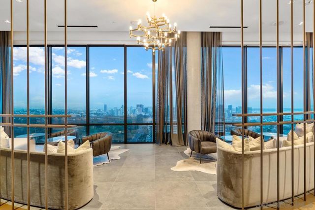 525 Olive 1806, San Diego, CA 92103