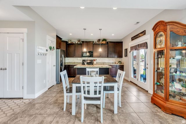 1898 W TRAIL HEIGHTS DR, Riverton, UT 84065