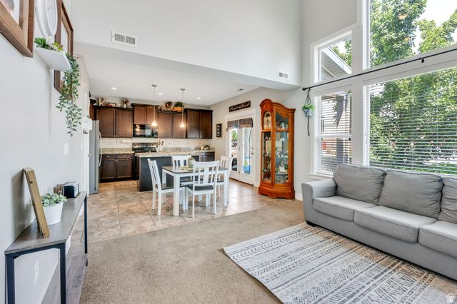 1898 W TRAIL HEIGHTS DR, Riverton, UT 84065