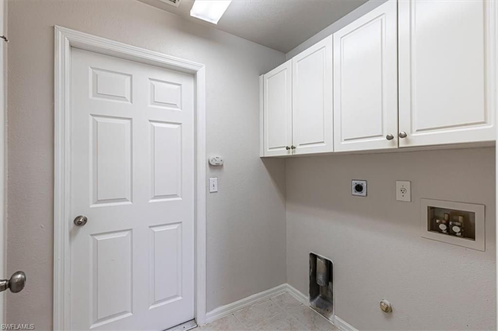 Image 21 of property listing at 1601 17th TER, Cape Coral, FL 33993