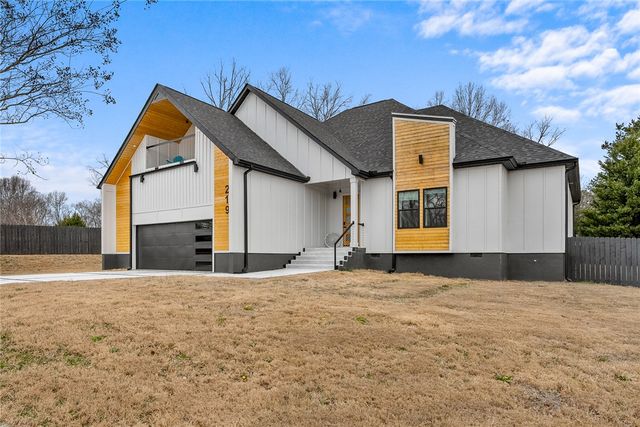219 Craigo Creek Court, Fountain Inn, SC 29644