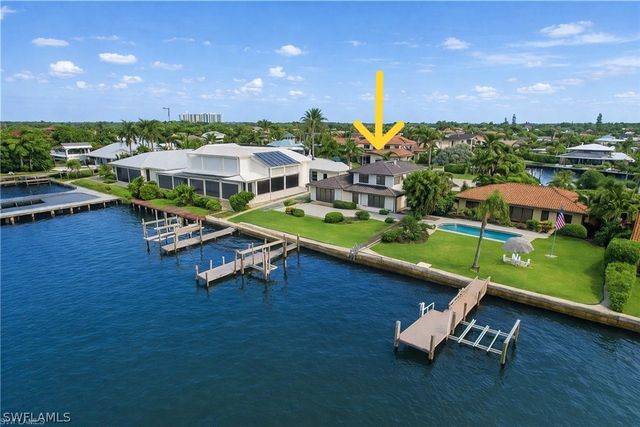 1535 Dolphin LN, Naples, FL 34102