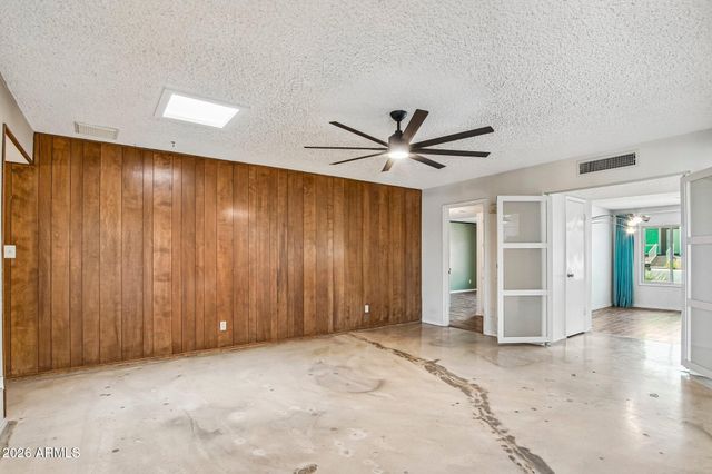 2460 E CLAIRE Drive, Phoenix, AZ 85032