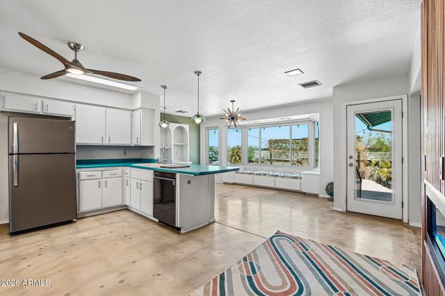 2460 E CLAIRE Drive, Phoenix, AZ 85032
