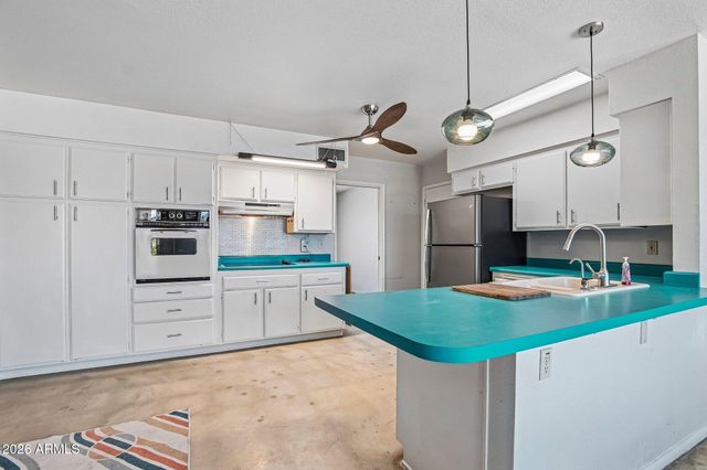 2460 E CLAIRE Drive, Phoenix, AZ 85032