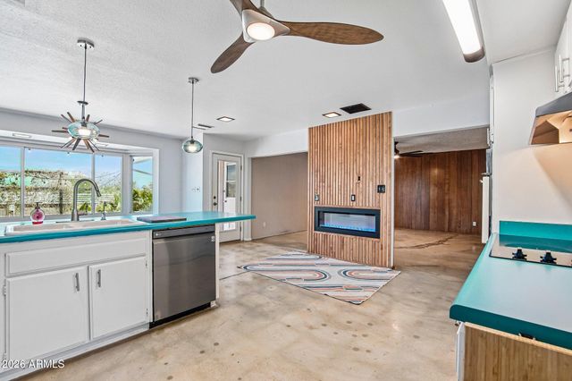 2460 E CLAIRE Drive, Phoenix, AZ 85032