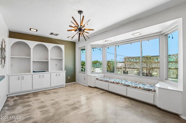 2460 E CLAIRE Drive, Phoenix, AZ 85032