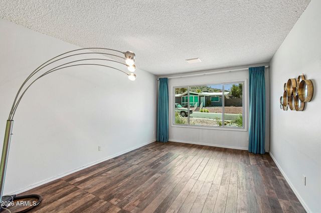 2460 E CLAIRE Drive, Phoenix, AZ 85032