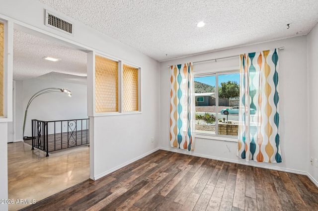 2460 E CLAIRE Drive, Phoenix, AZ 85032