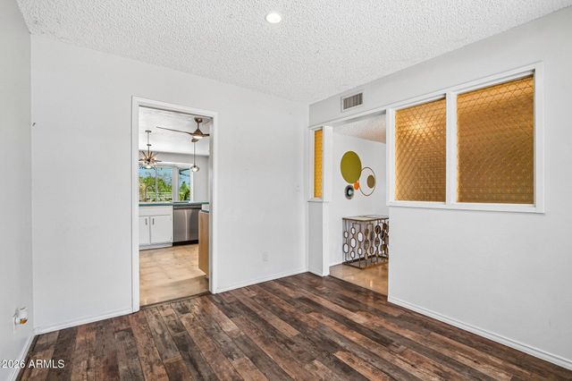 2460 E CLAIRE Drive, Phoenix, AZ 85032