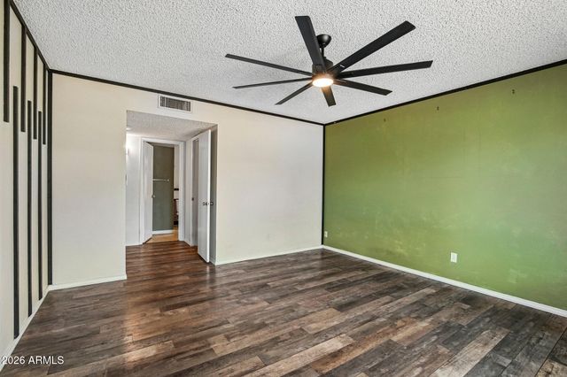 2460 E CLAIRE Drive, Phoenix, AZ 85032