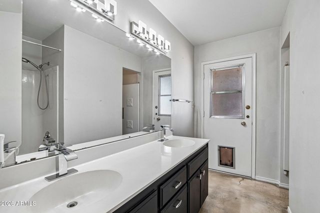 2460 E CLAIRE Drive, Phoenix, AZ 85032