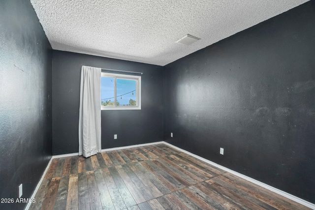 2460 E CLAIRE Drive, Phoenix, AZ 85032
