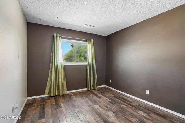 2460 E CLAIRE Drive, Phoenix, AZ 85032