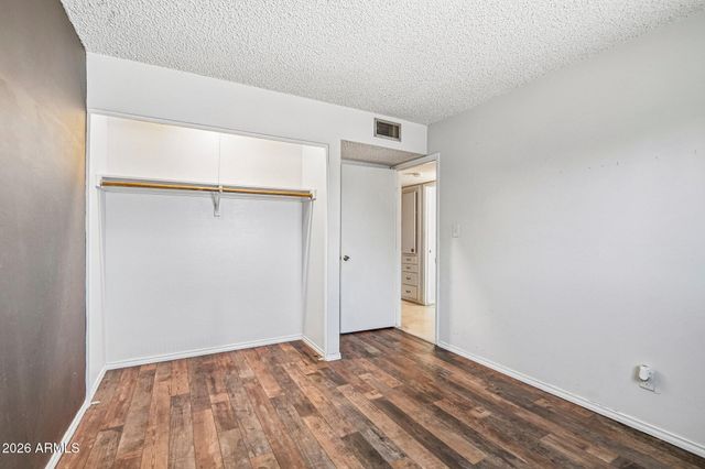 2460 E CLAIRE Drive, Phoenix, AZ 85032