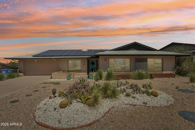 2460 E CLAIRE Drive, Phoenix, AZ 85032