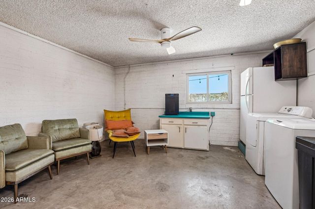 2460 E CLAIRE Drive, Phoenix, AZ 85032