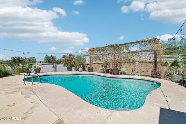 2460 E CLAIRE Drive, Phoenix, AZ 85032