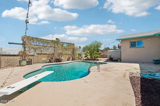 2460 E CLAIRE Drive, Phoenix, AZ 85032