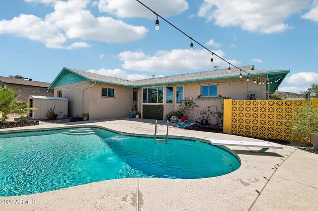 2460 E CLAIRE Drive, Phoenix, AZ 85032
