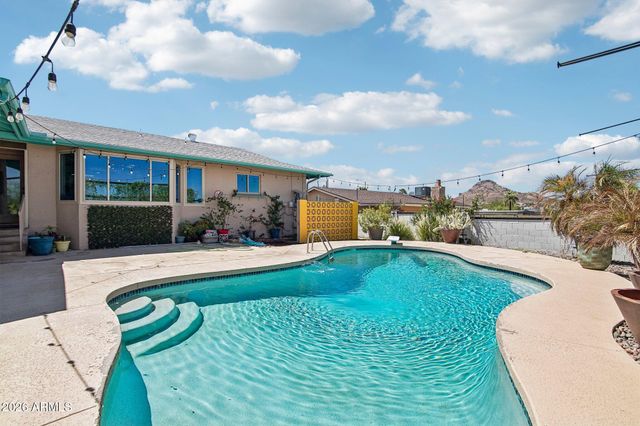 2460 E CLAIRE Drive, Phoenix, AZ 85032