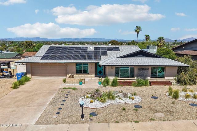 2460 E CLAIRE Drive, Phoenix, AZ 85032