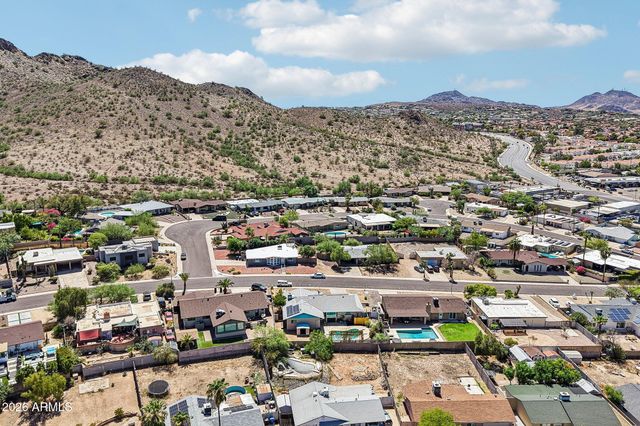 2460 E CLAIRE Drive, Phoenix, AZ 85032